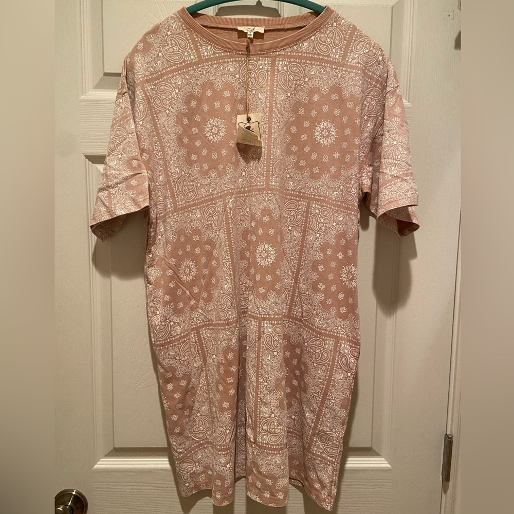 NWT! Easel T-shirt dress